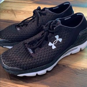 Size 9.5 women’s Under Armour sneakers